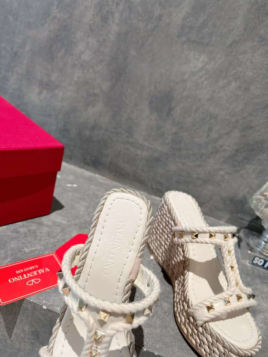 Valentino Rockstud Laminated Nappa Wedge Sandal Natural 4W2S0Gi5Dym Ybs