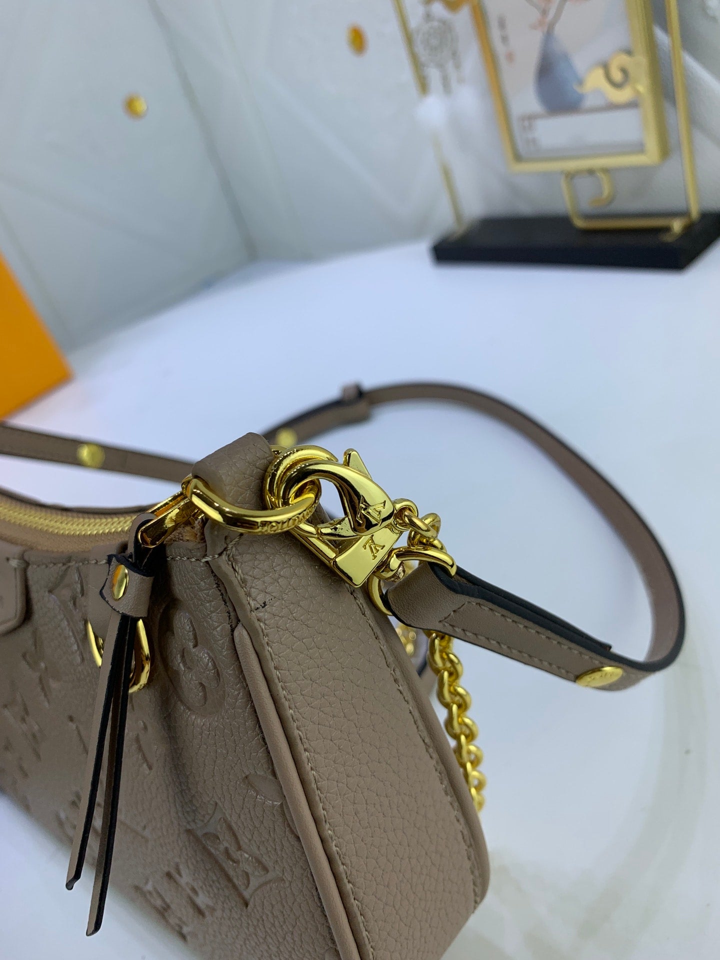 Louis Vuitton Easy Pouch On Strap Tourterelle Beige 19Cm