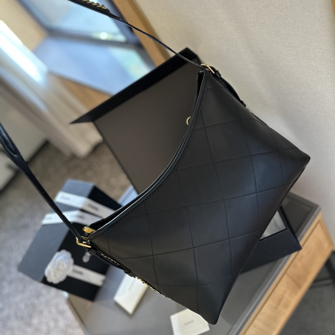 Chanel Hobo Bags With Logo In Black 30Cm/11in
