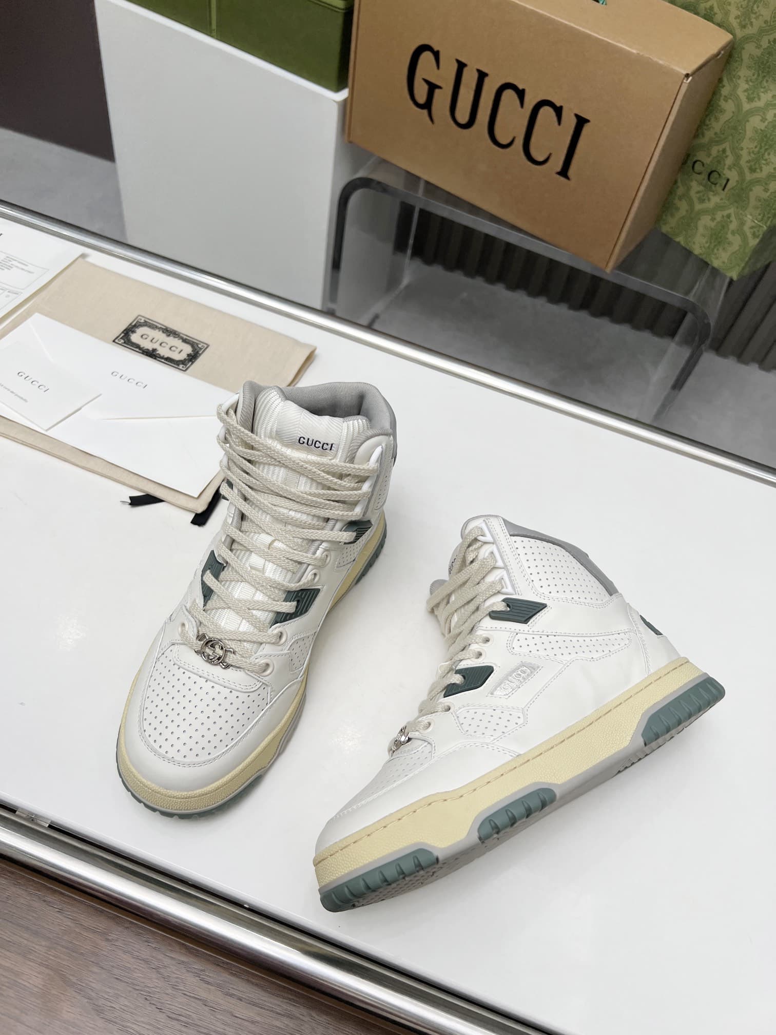Gucci Women’S High Top Distressed Effect Sneaker White 765437 Aacv6 9161