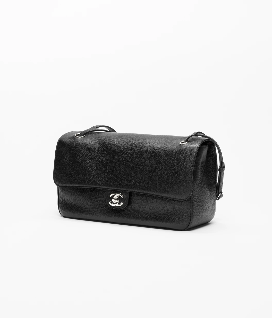 Chanel AS6231-B24008-94305 SS26 Maxi Flap bag Black