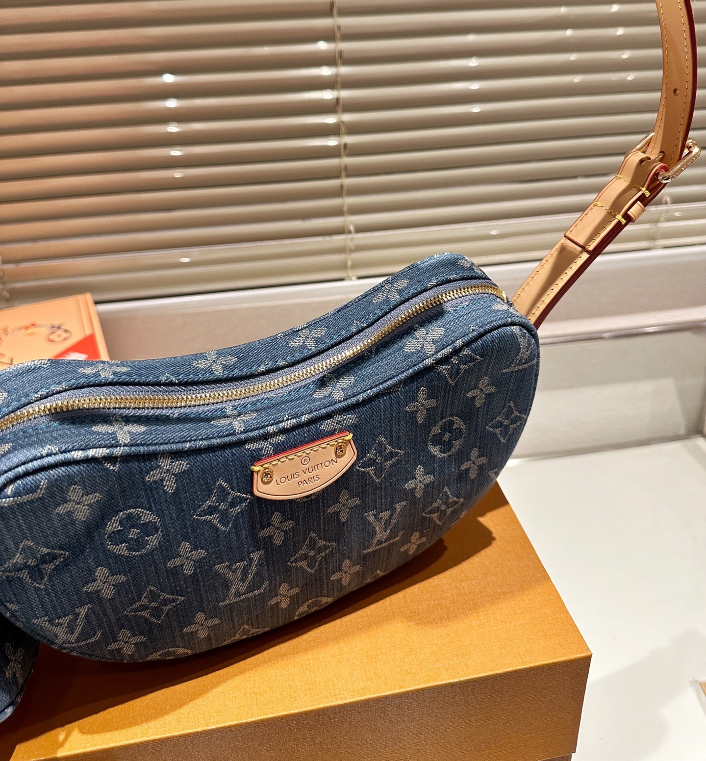 Louis Vuitton Croissant Mm Monogram Denim 25Cm M46856