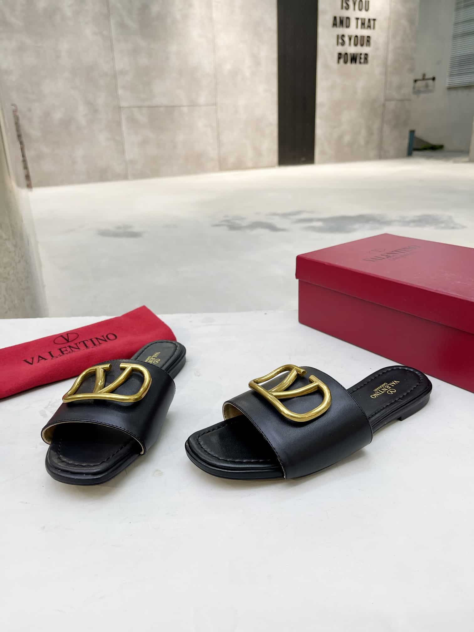 Valentino Garavani Vlogo Signature Slide Sandal Black