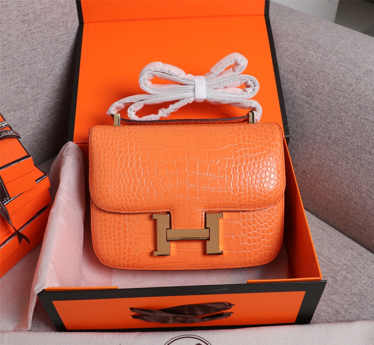 Hermès Mini Constance 19 Shiny Alligator Gold Hardware Orange 19cm / 7.5in