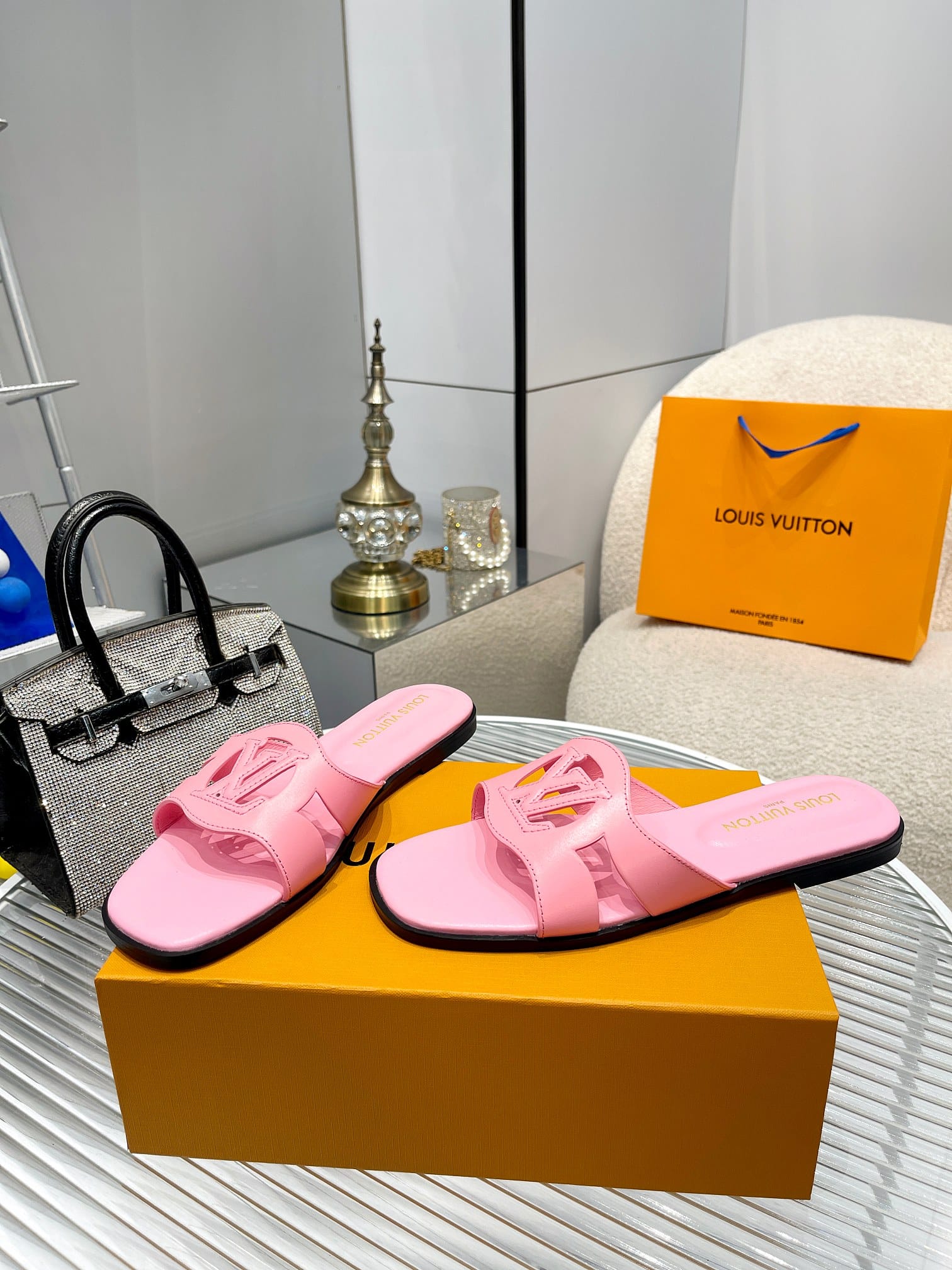 Louis Vuitton Lv Isola Flat Mule Pink 1Abp3Q