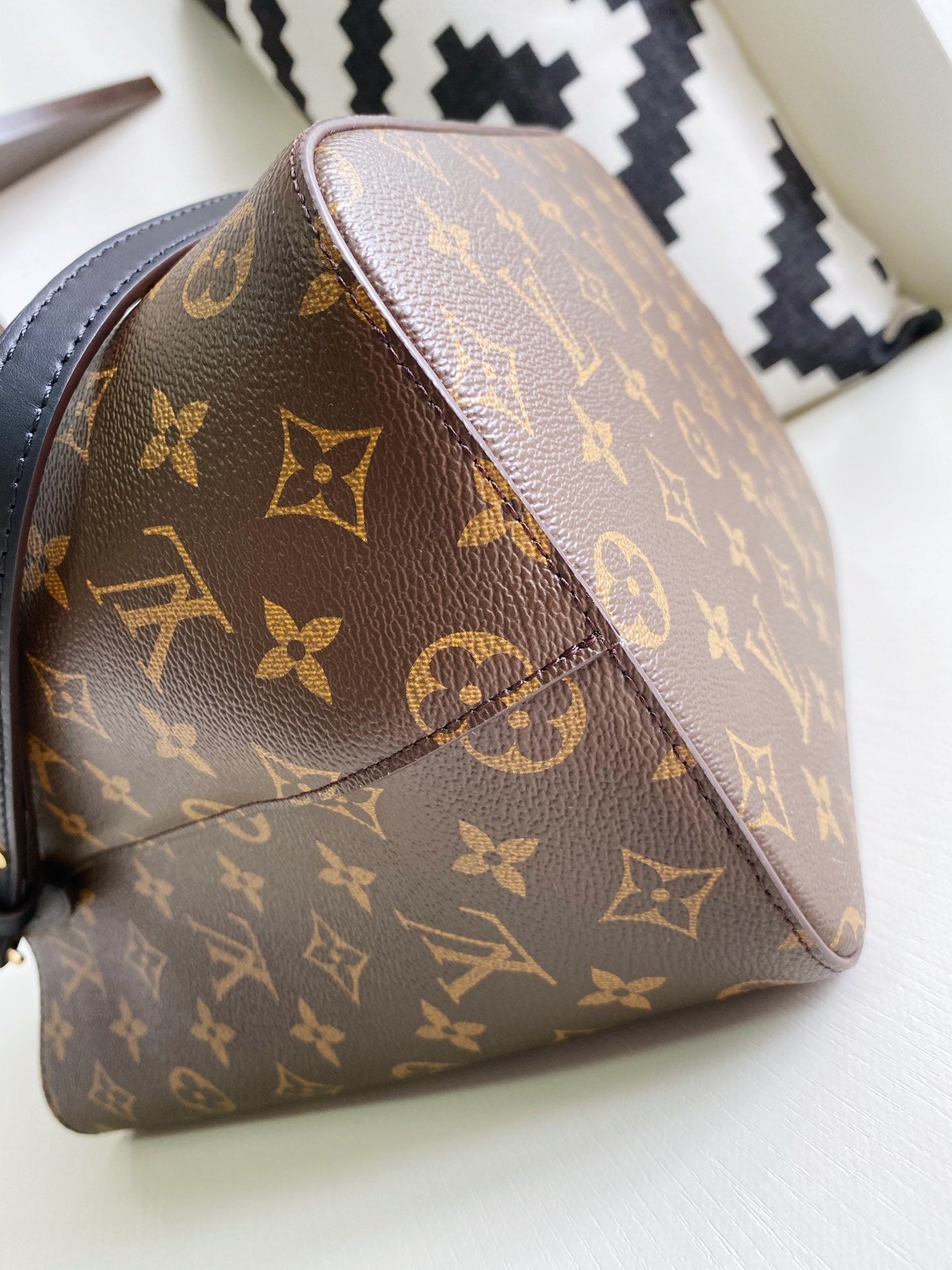 Louis Vuitton Neonoe Mm Black