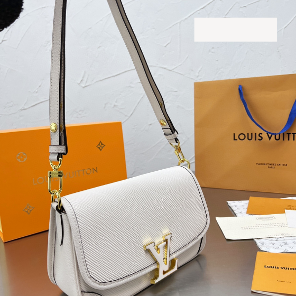 Louis Vuitton Buci White And Gold 24Cm M59459
