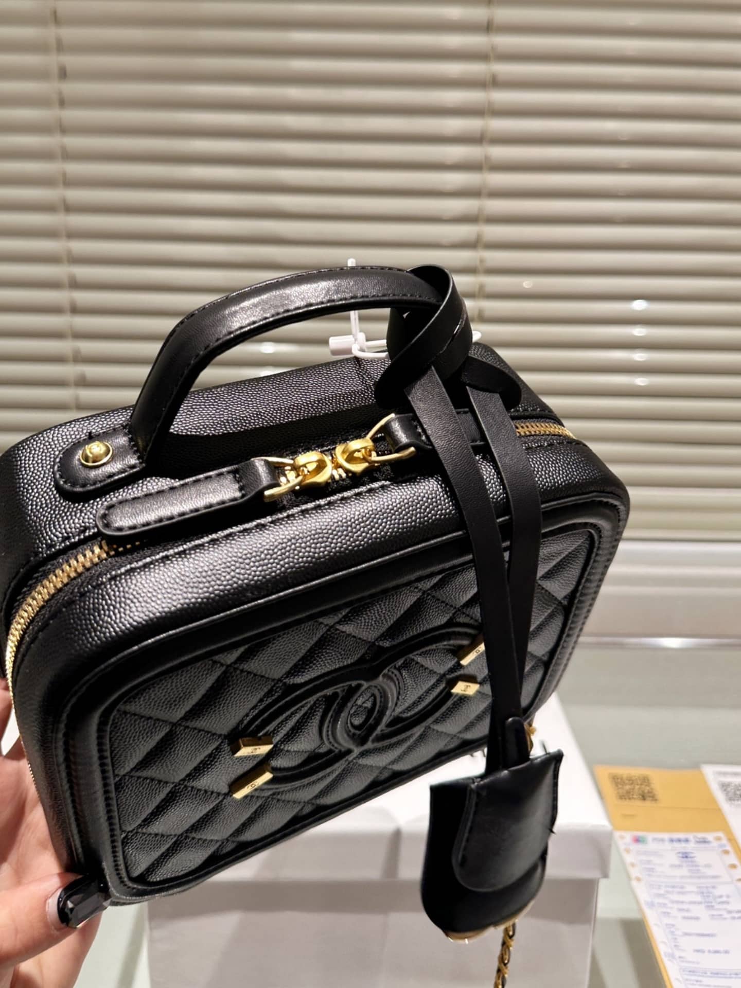 Chanel Small Vanity Case Ss22 Black 17Cm