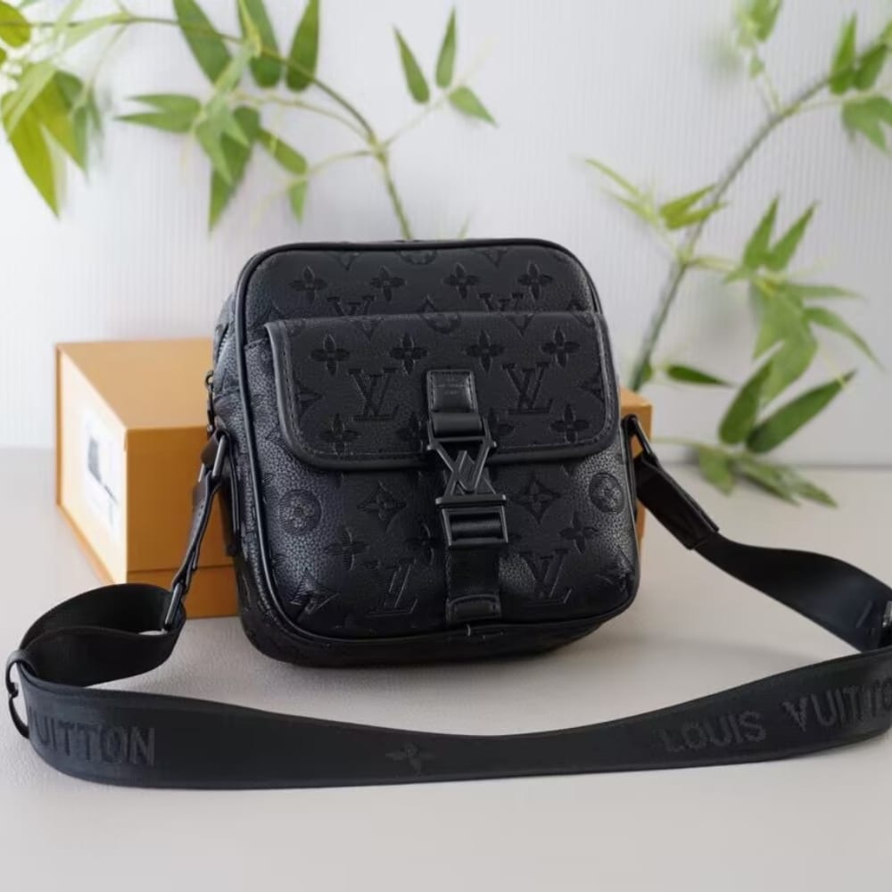 Louis Vuitton Getaway Messenger Monogram Shadow Bag Black 20Cm M12516