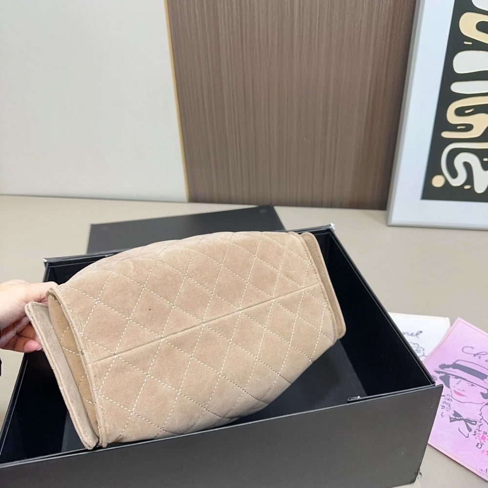Chanel 25 Small Handbag Suede And Gold Tone Metal Light Grey 26Cm