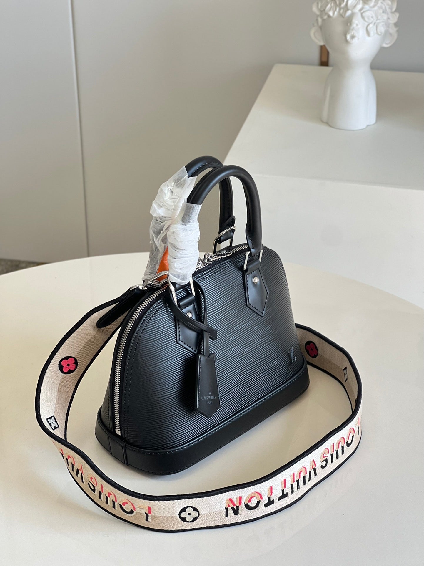 Louis Vuitton Alma Bb 23Cm Black