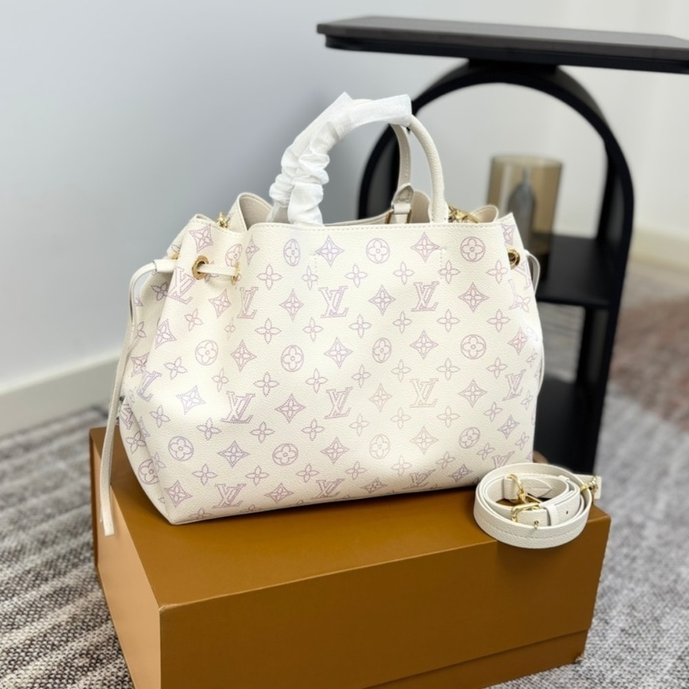 Louis Vuitton Bella Tote Dream Cream 33Cm M15116