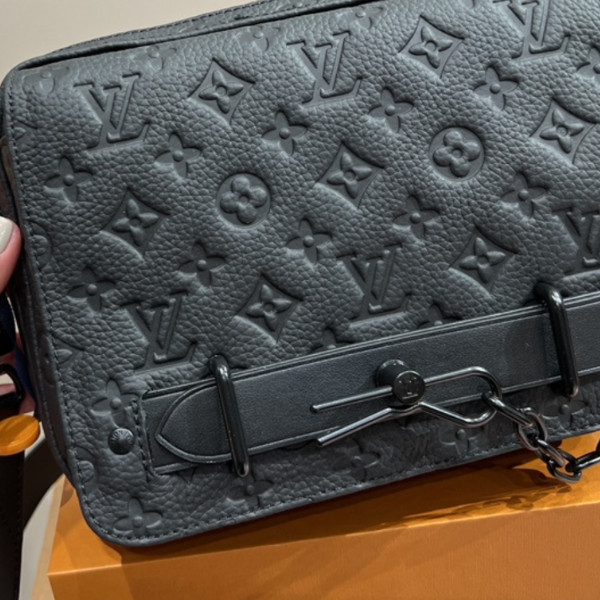 Louis Vuitton Steamer Messenger Black Taurilon Monogram 23Cm M57307