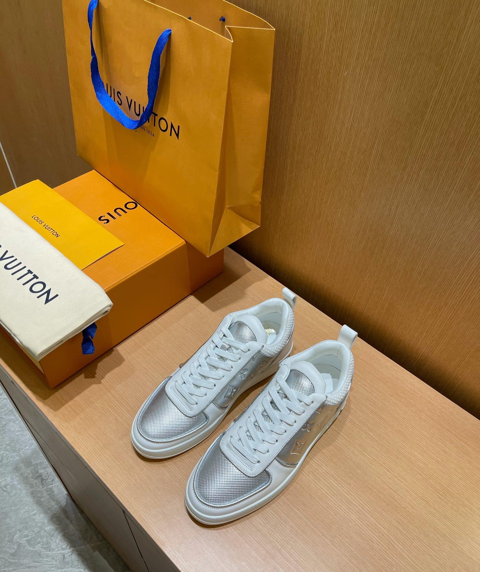Louis Vuitton Boombox Sneaker Sliver 1A969F