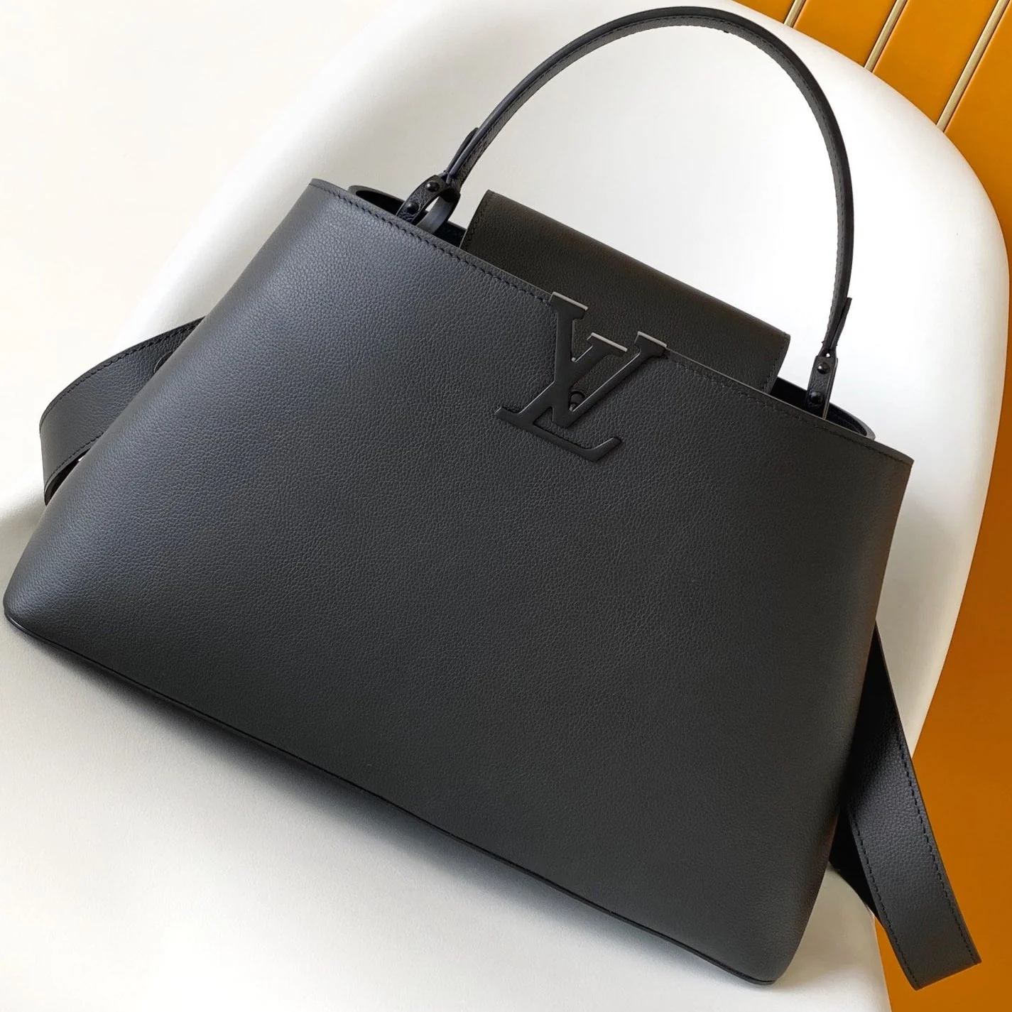 CAPUCINES GM 38CM ALL BLACK TAURILLON LEATHER 252015