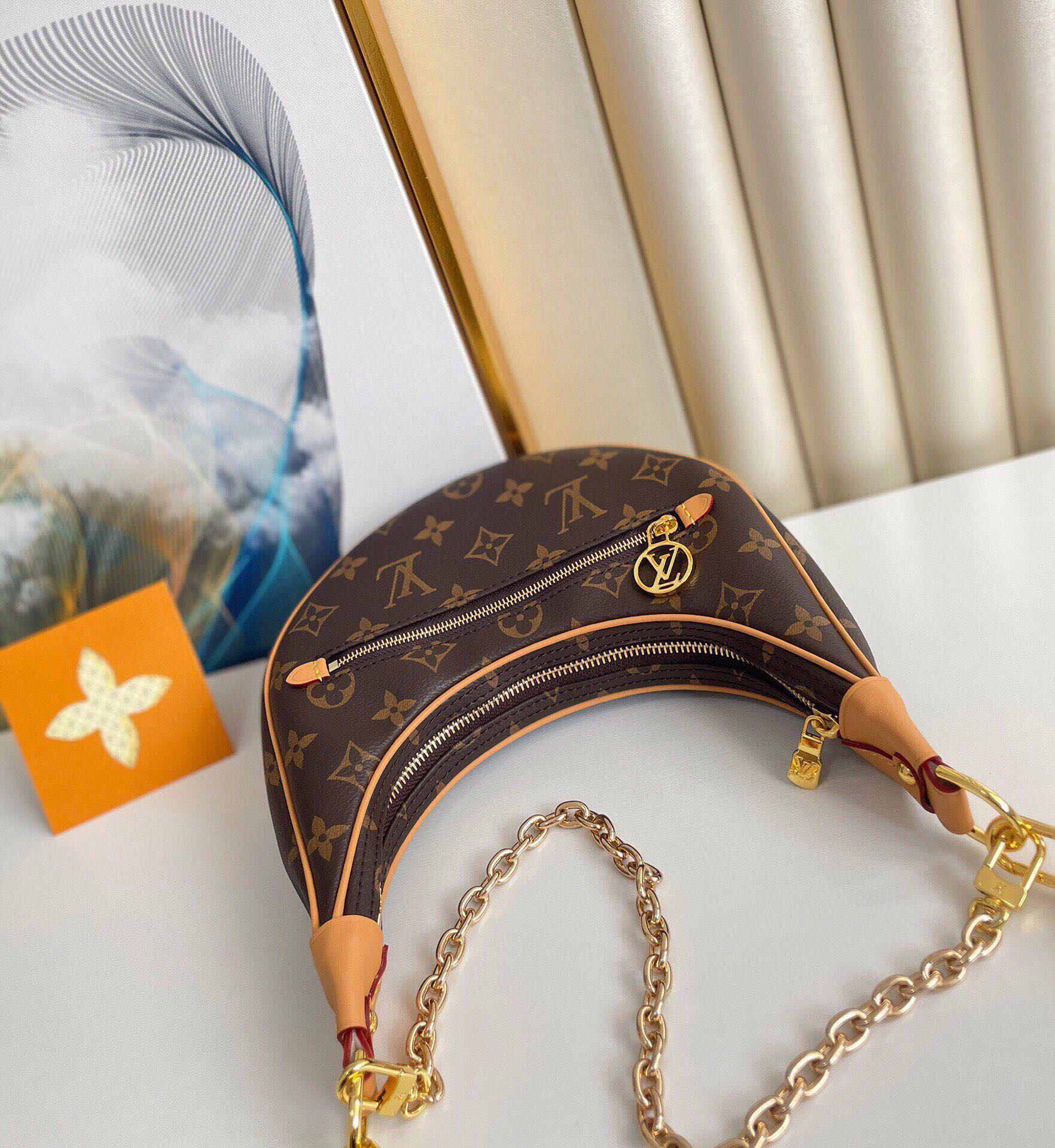 Louis Vuitton Loop Bag Monogram Canvas M81098 23cm/9.1in