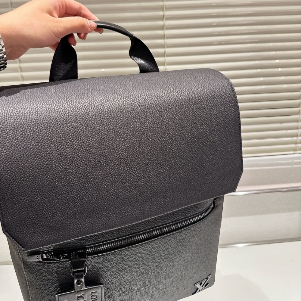 Louis Vuitton Fastline Backpack Black 40cm M21367