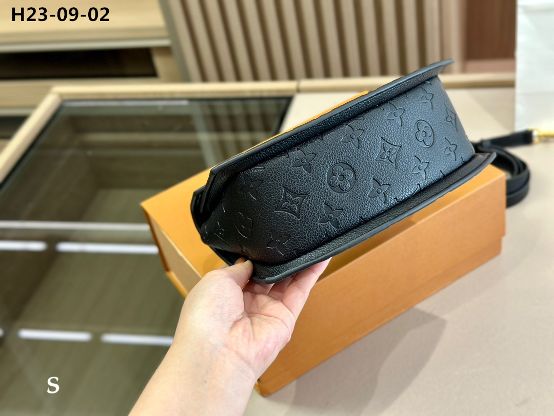Louis Vuitton Tilsitt Bag Monogram Black 23Cm