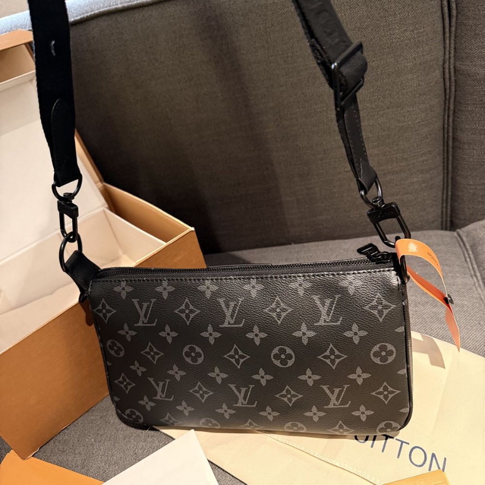 Louis Vuitton Pochette Accessoire Bag Black 24Cm