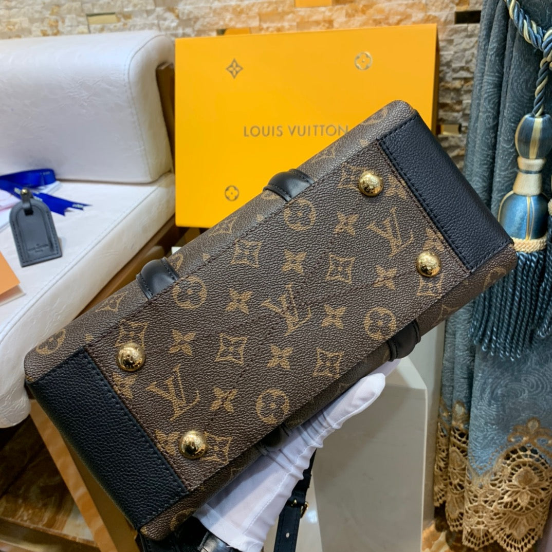 Louis Vuitton Soufflot 29Cm Black