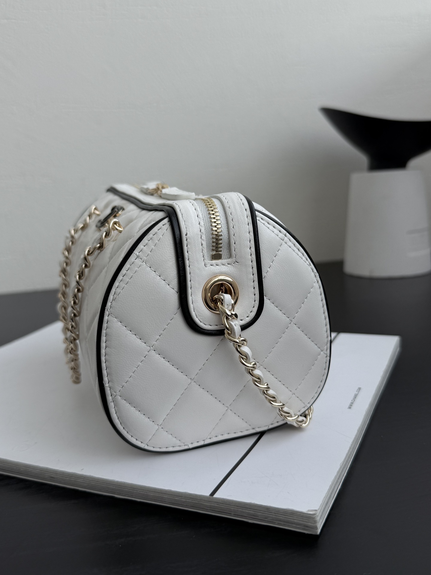 Chanel Spring Summer 2025 Pre-collection Clutch With Chain Lambskin White 18.5cm/ 7.3inches