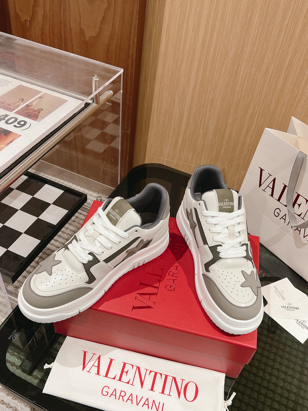 Valentino’s new 2023 early autumn star Sneaker