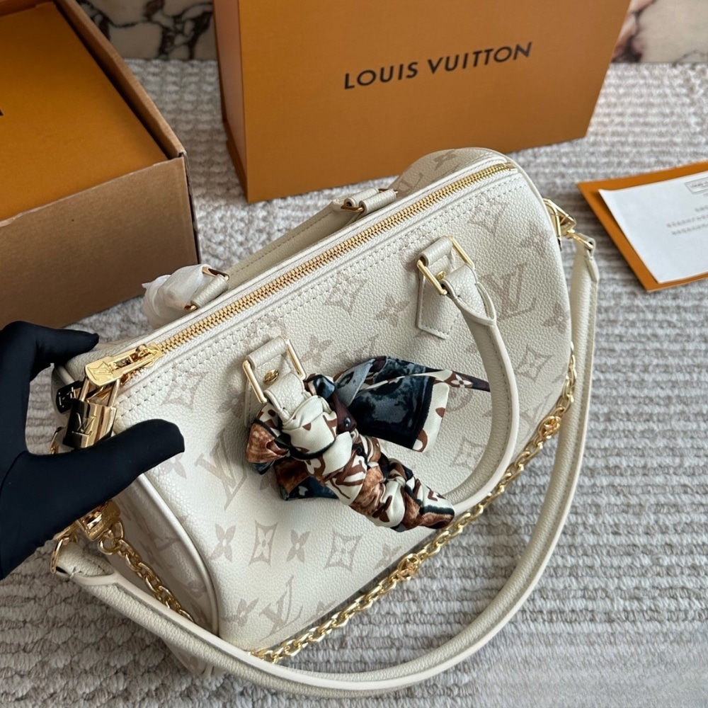 Louis Vuitton Speedy Bandoulière 25 Cream 25Cm M26690