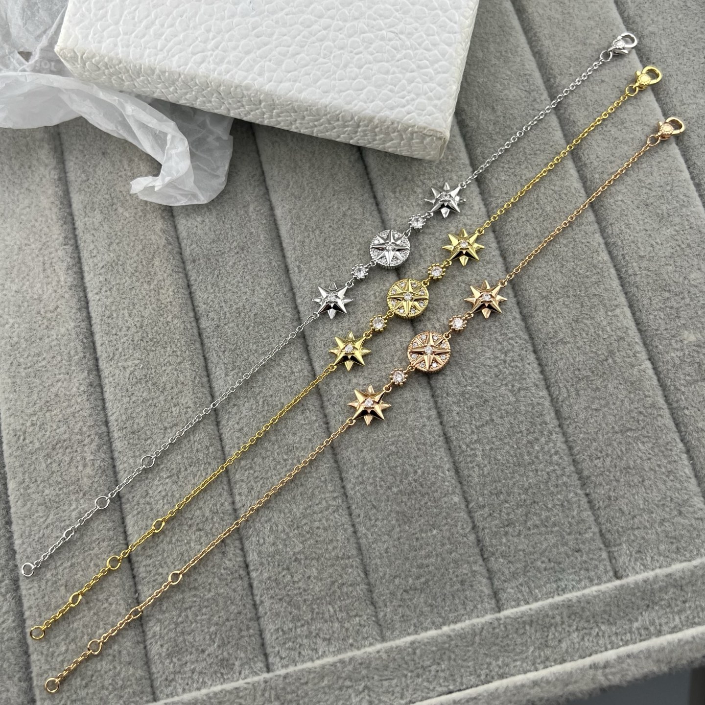 Diamond-set eight-pointed star bracelet