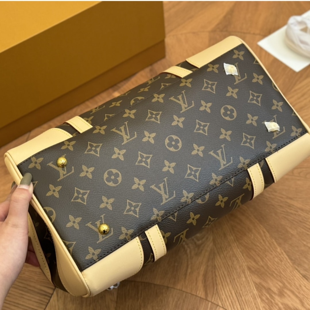 Louis Vuitton Berkeley Monogram Canvas Brown 32Cm M50208