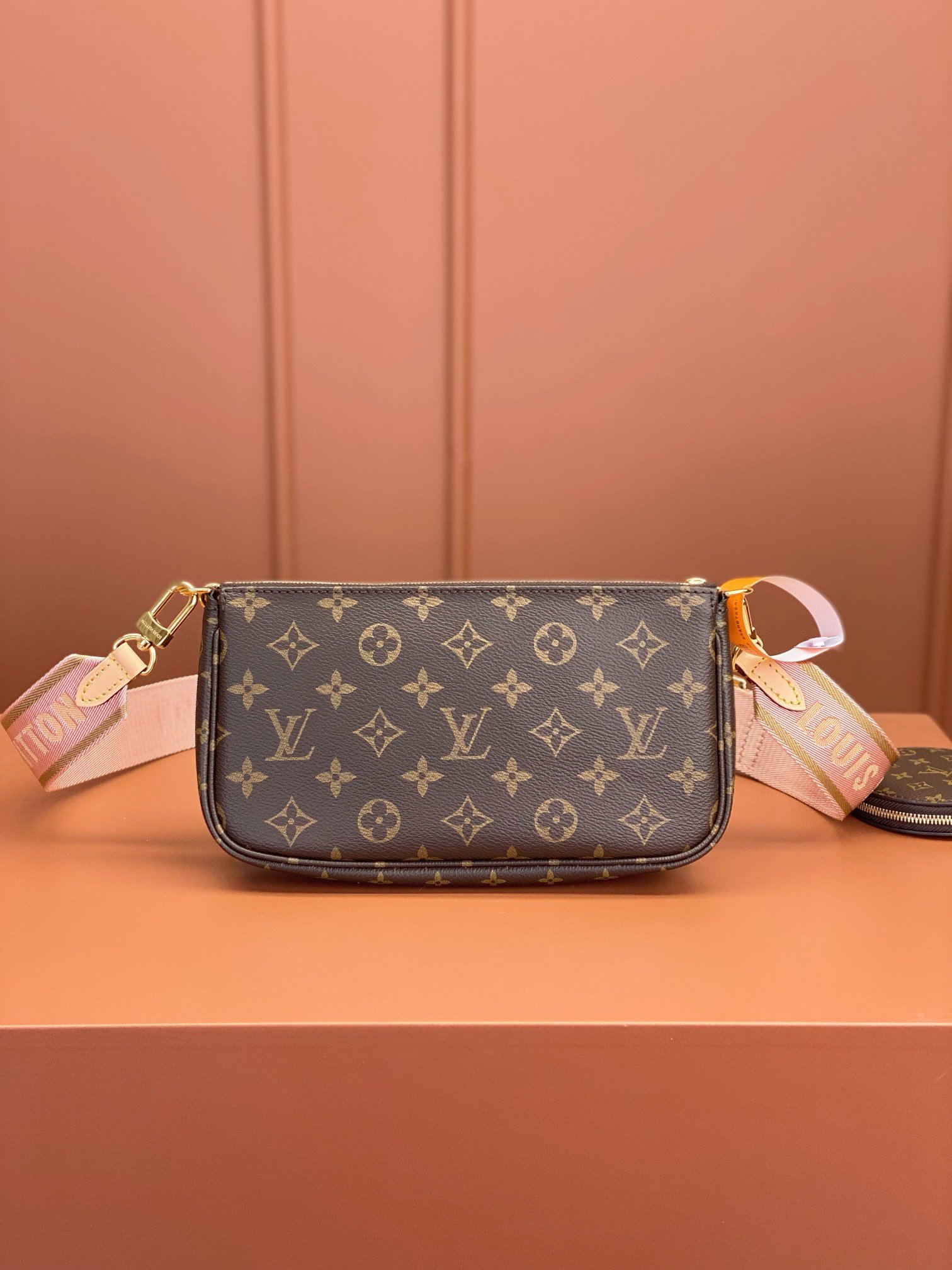 Louis Vuitton Multi Pochette Accessoires Pink 24Cm M44840