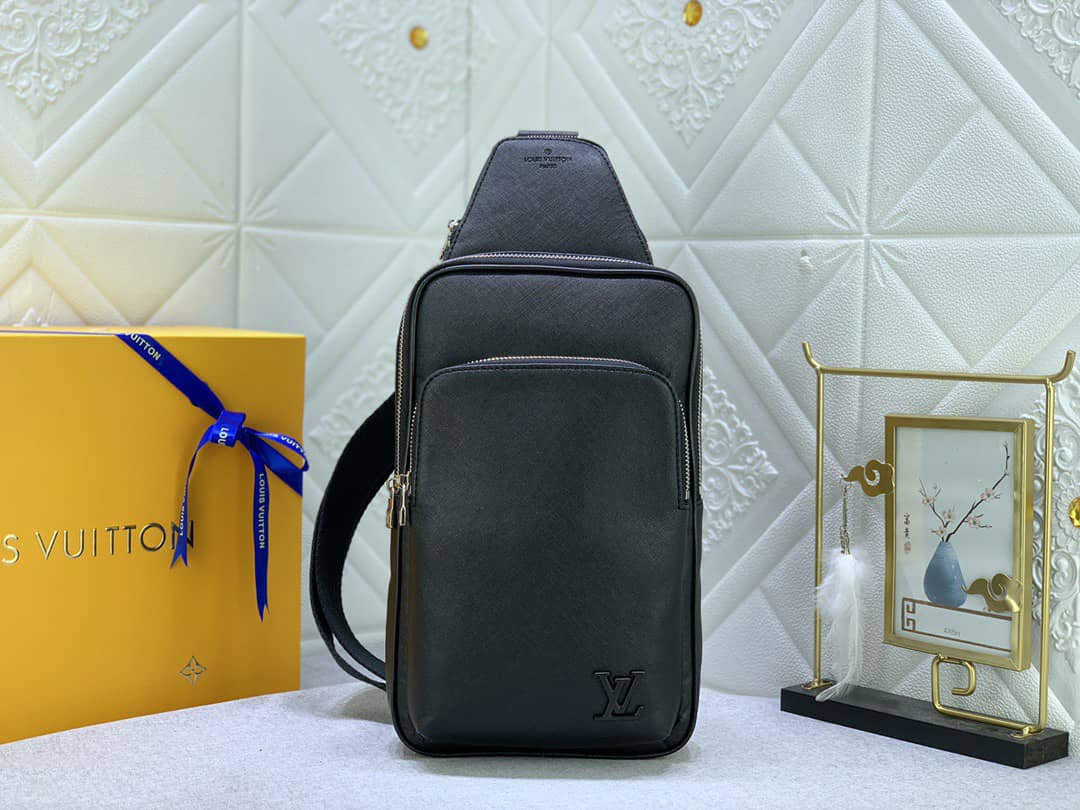 Louis Vuitton Avenue Nm Crossbody Bag Black 31Cm M30971