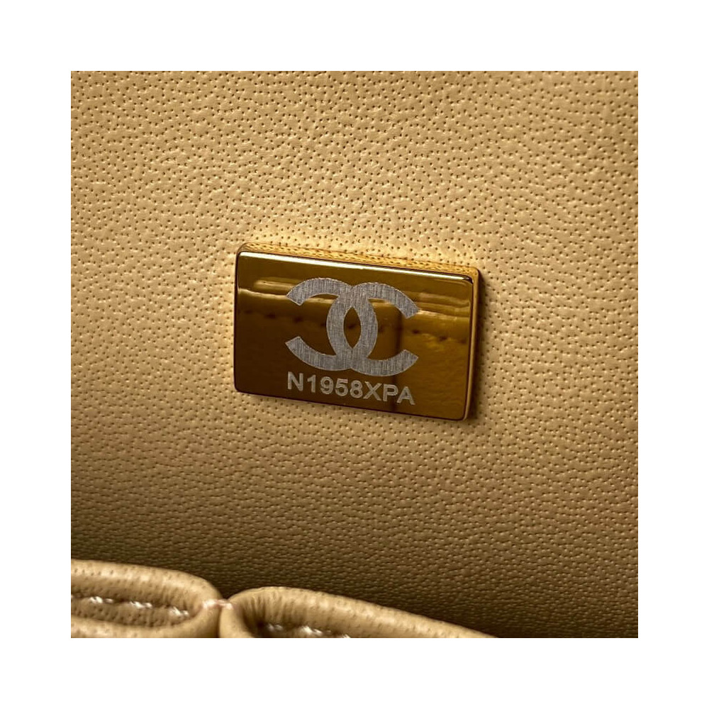 Chanel Classic Flap Bag 25 cm Beige Caviar Gold-Tone Hardware A01112