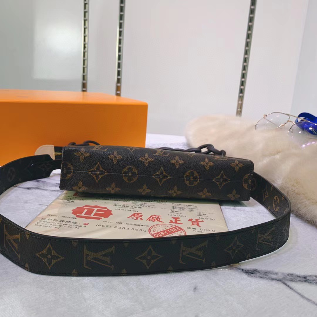 Louis Vuitton Monogram Toiletry Pouches Handbags 26Cm