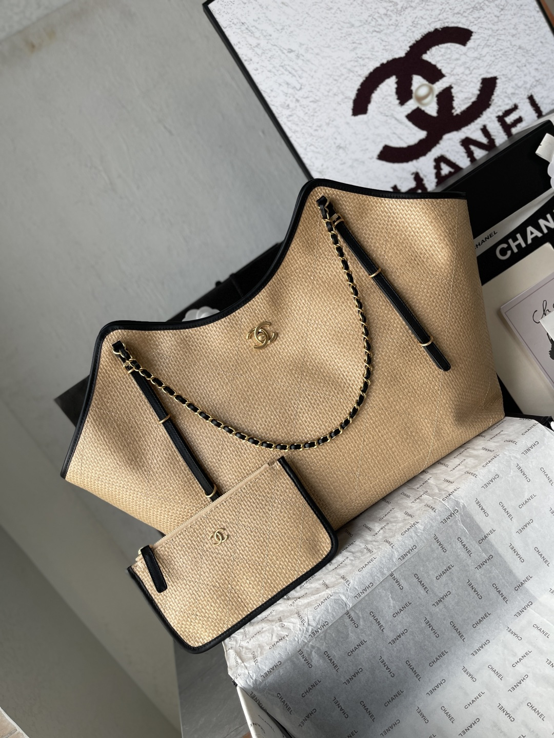 25C Beige Woven Straw Large Tote Handbag with Black Calfskin Trim and Gold-Tone Hardware