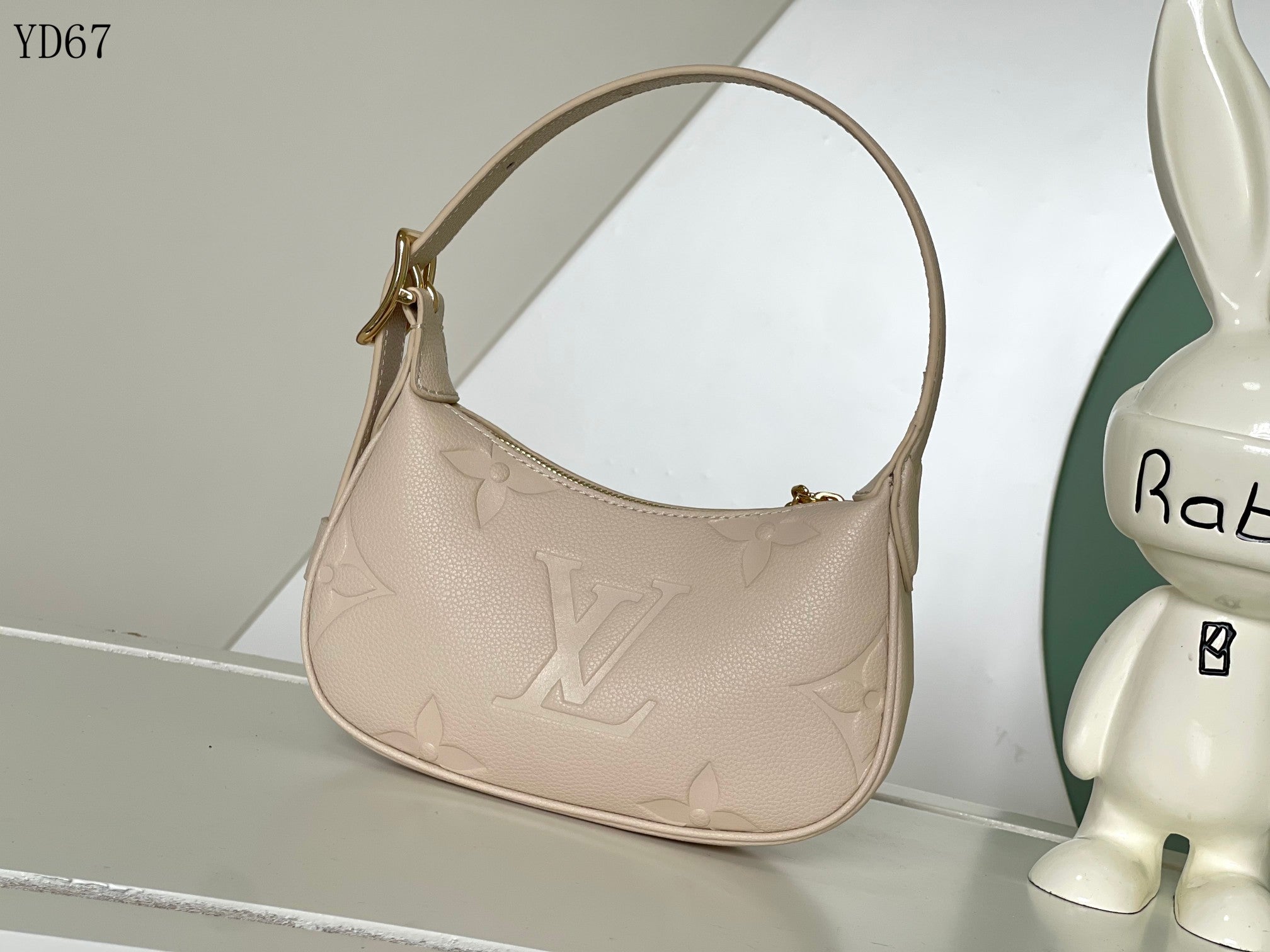 Louis Vuitton Monogram Empreinte Beige Shoulder Bag 20Cm M82391