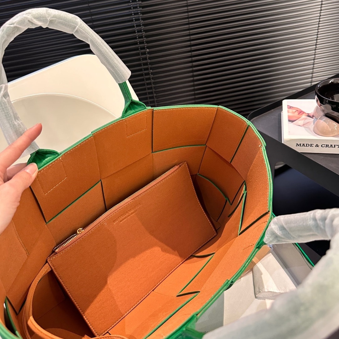 Bottega Veneta Arco Tote 37Cm