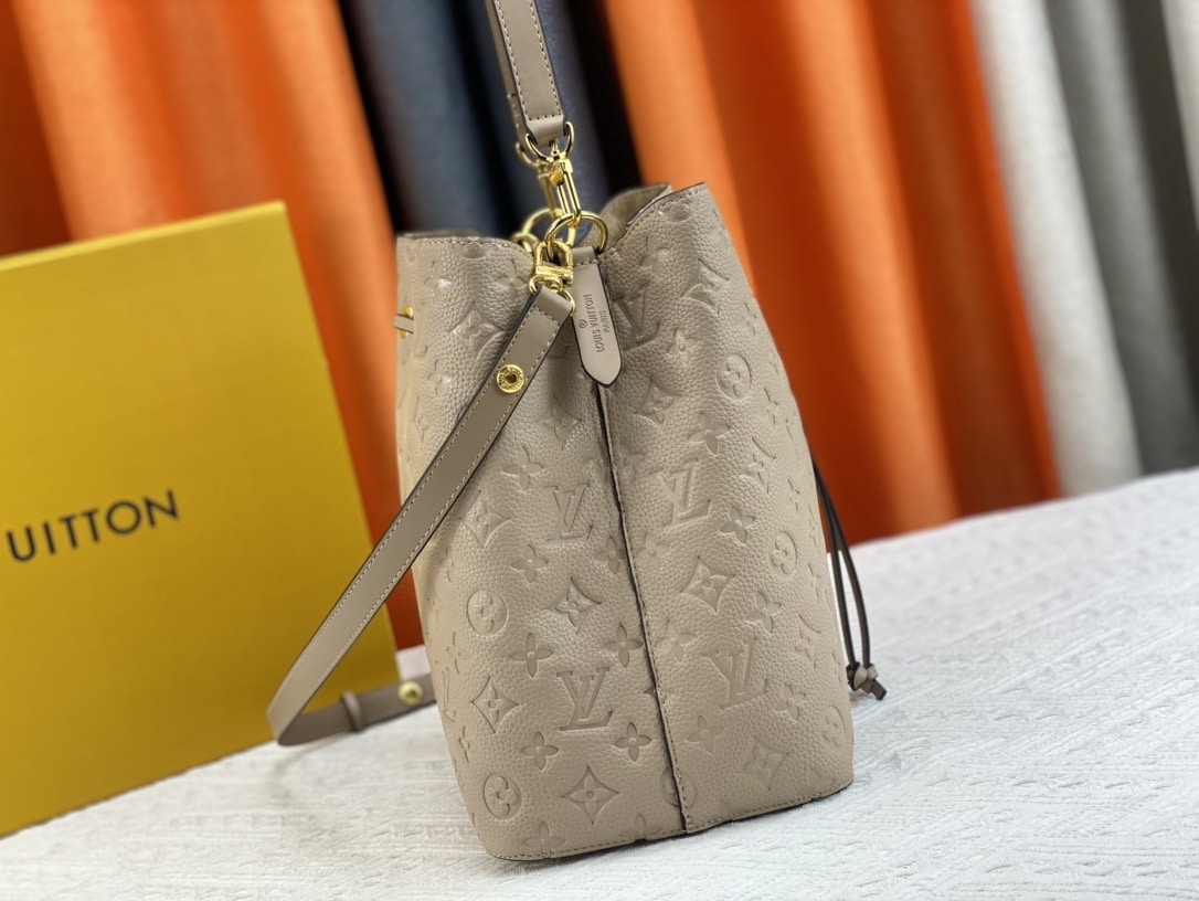 Louis Vuitton Neonoe Mm Beige 26Cm