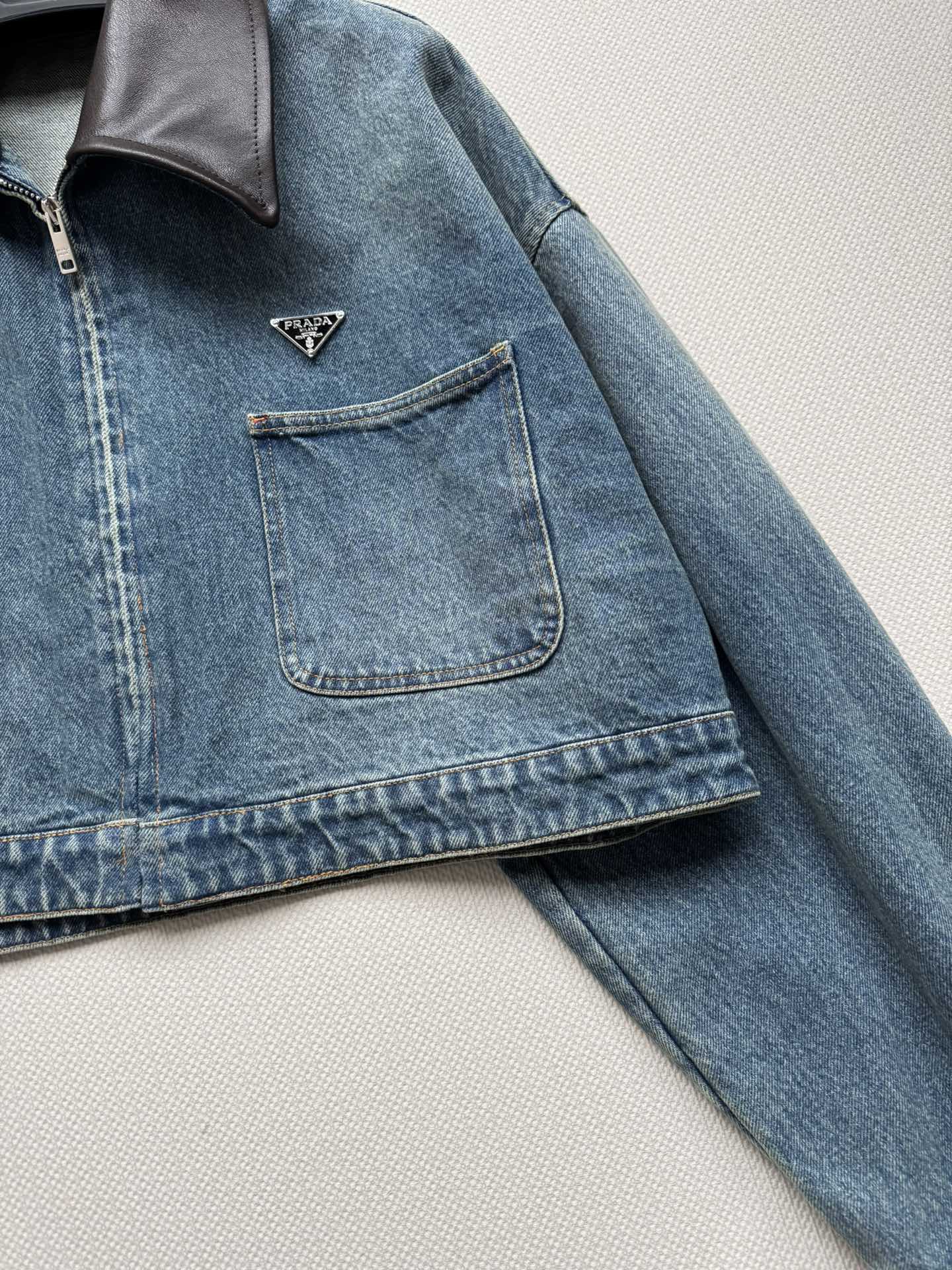 Prada Cropped leather-trimmed denimjacket in blue