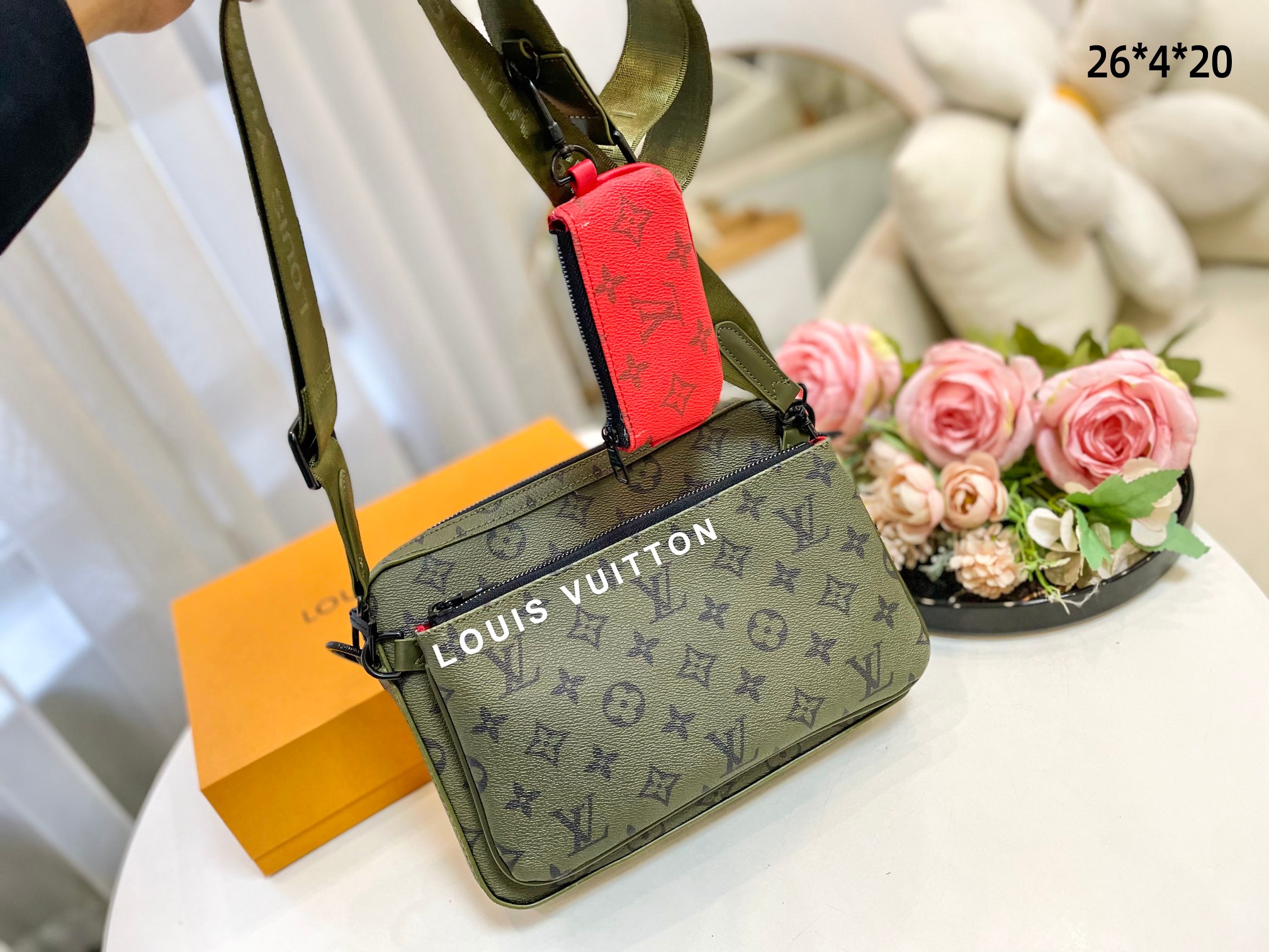 Louis Vuitton Trio Messenger Green 26Cm M23783
