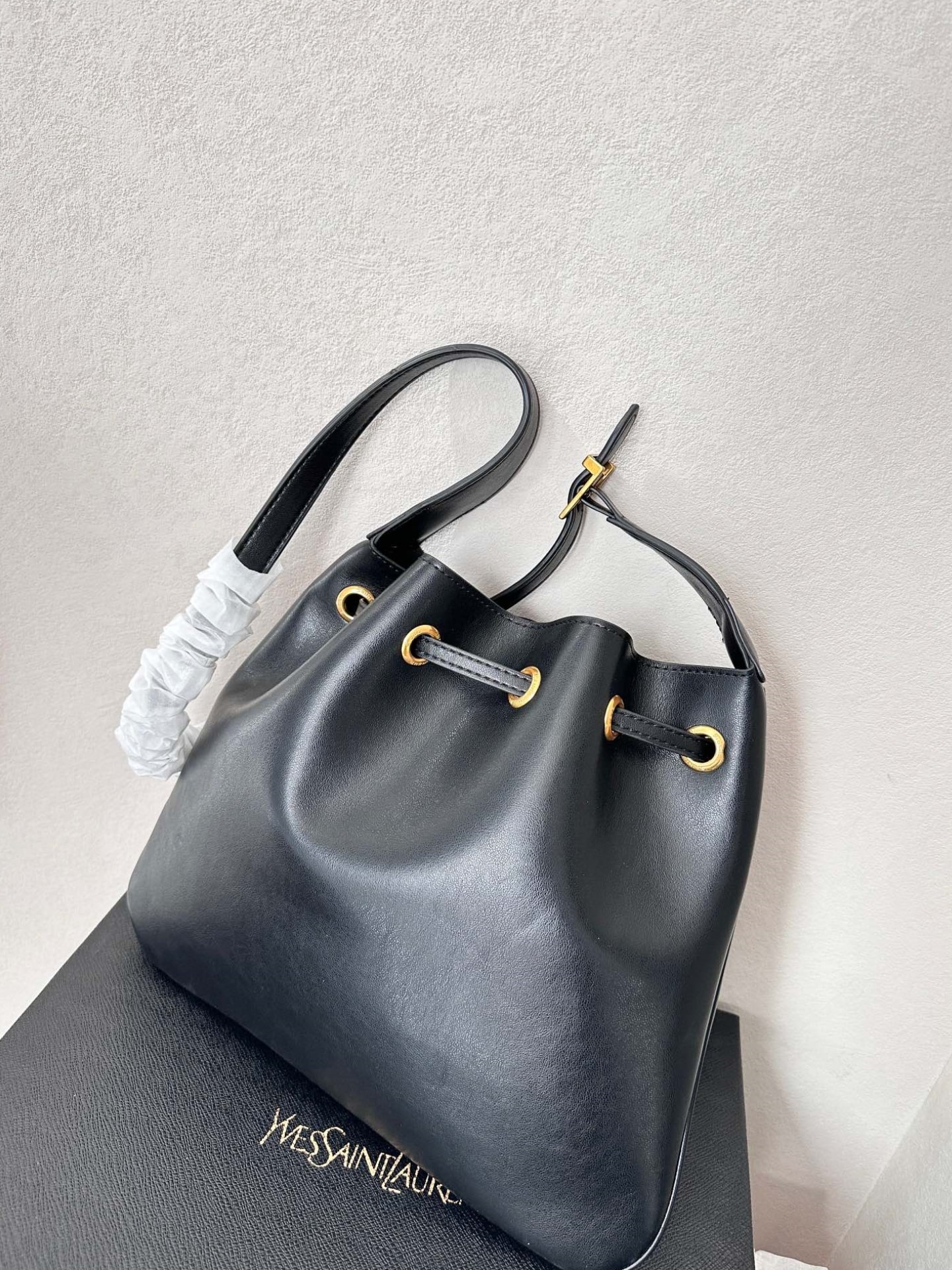 Saint Laurent Paris Vii Flat Hobo Bag In Smooth Leather Bag Black 23Cm