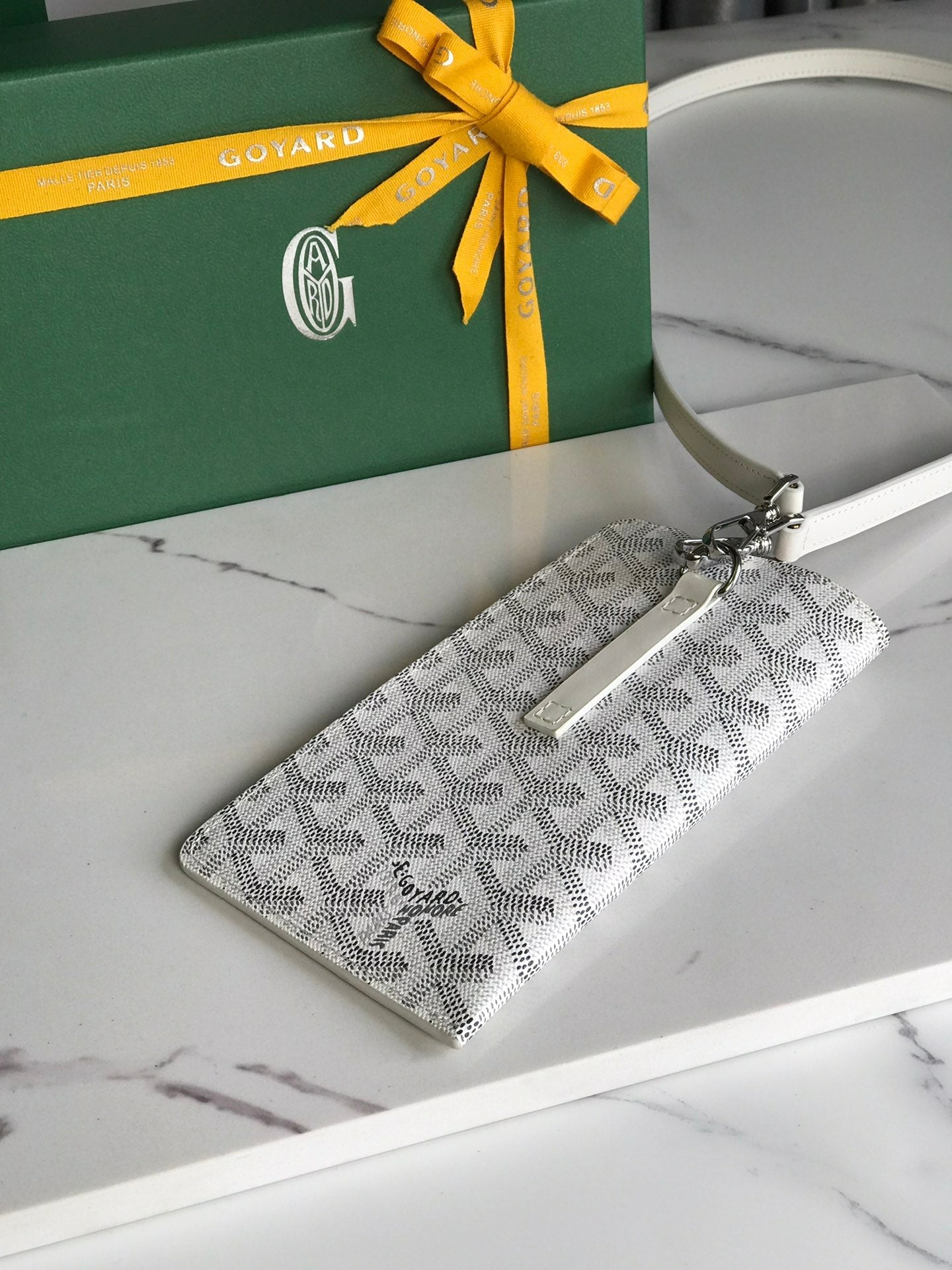 Goyard Montmartre Gm Case 18 Cm White Goyardine Canvas