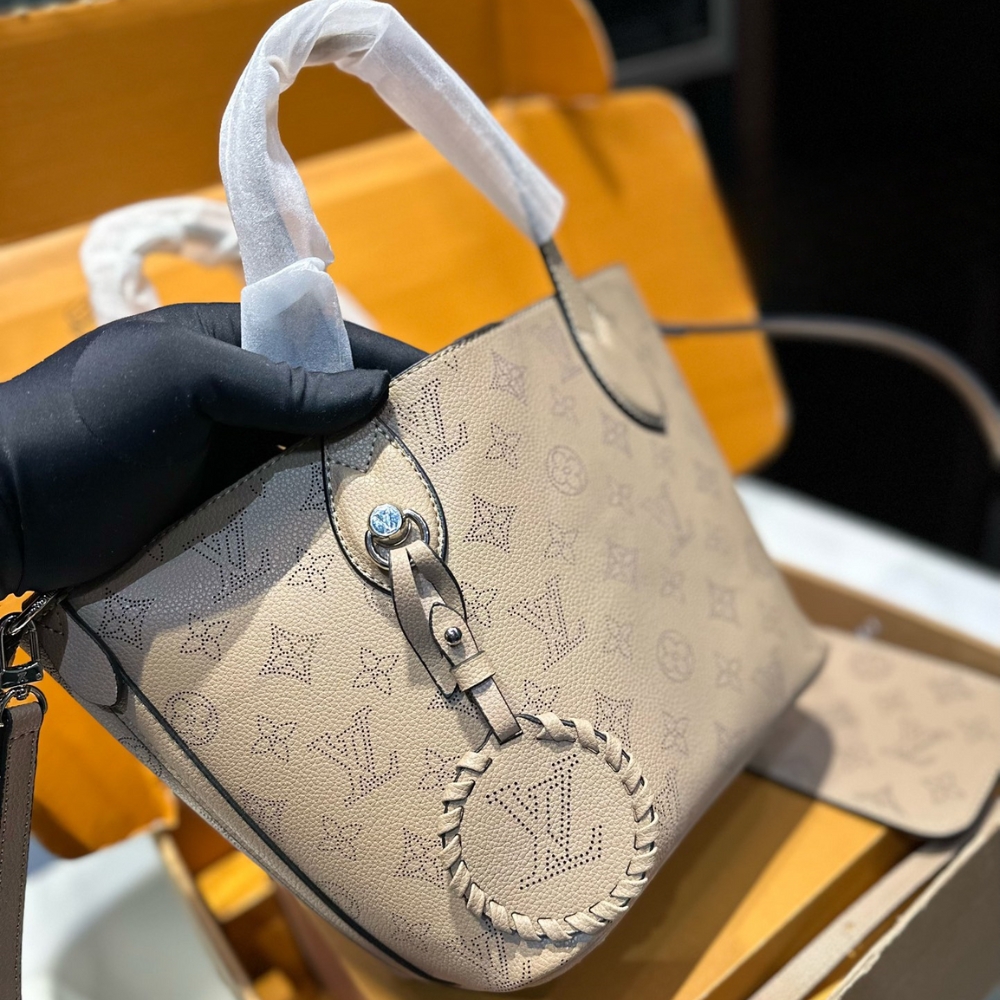 Louis Vuitton Blossom Mahina Calfskin Bag Beige 21Cm