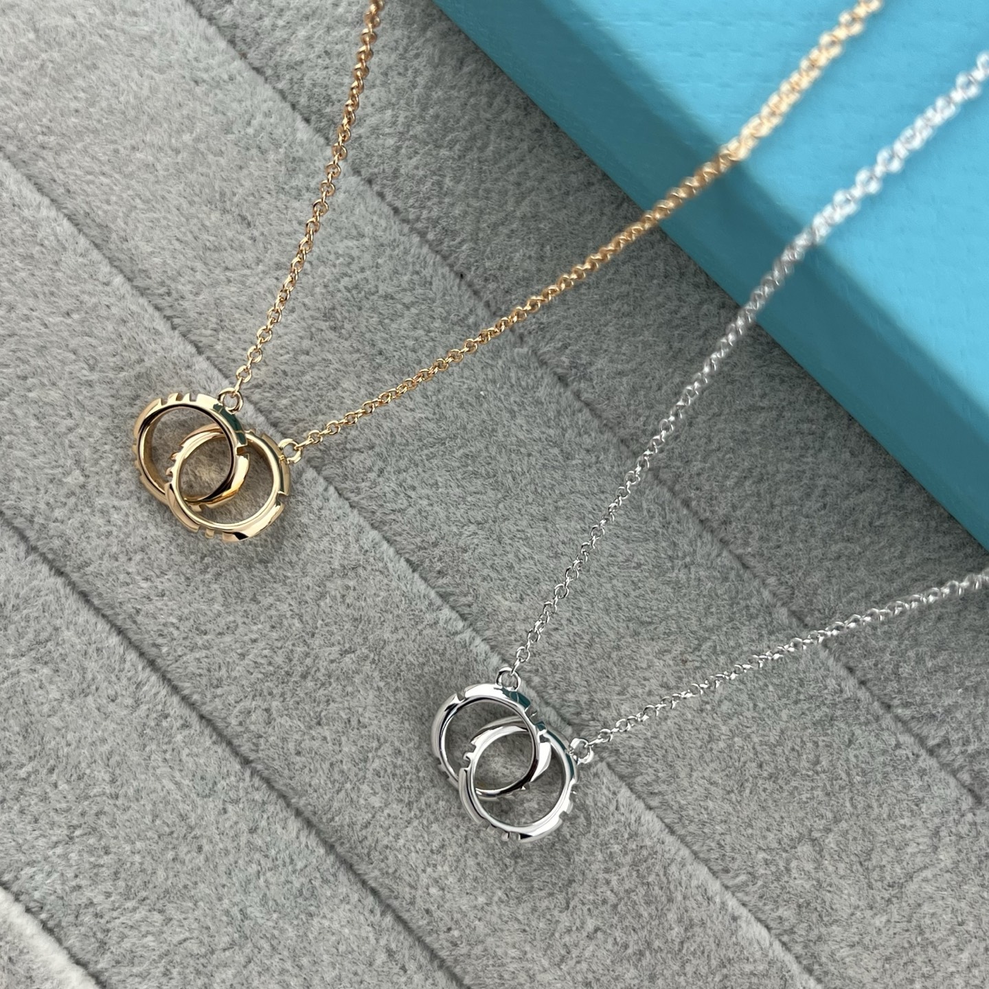 Double-Clasp Sword-Ridge Round Hoop Pendant Necklace