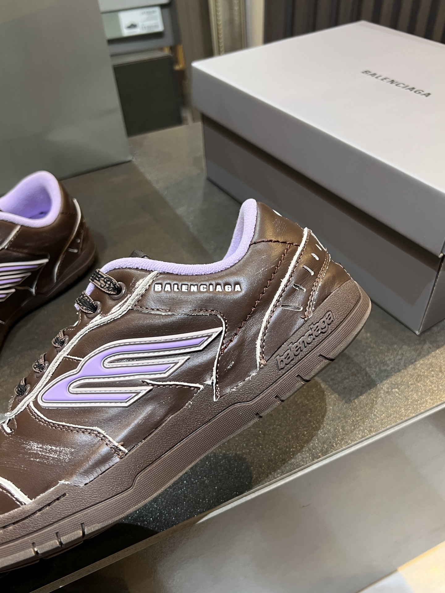 BALENCIAGA  Hamptons Worn-out Sneaker