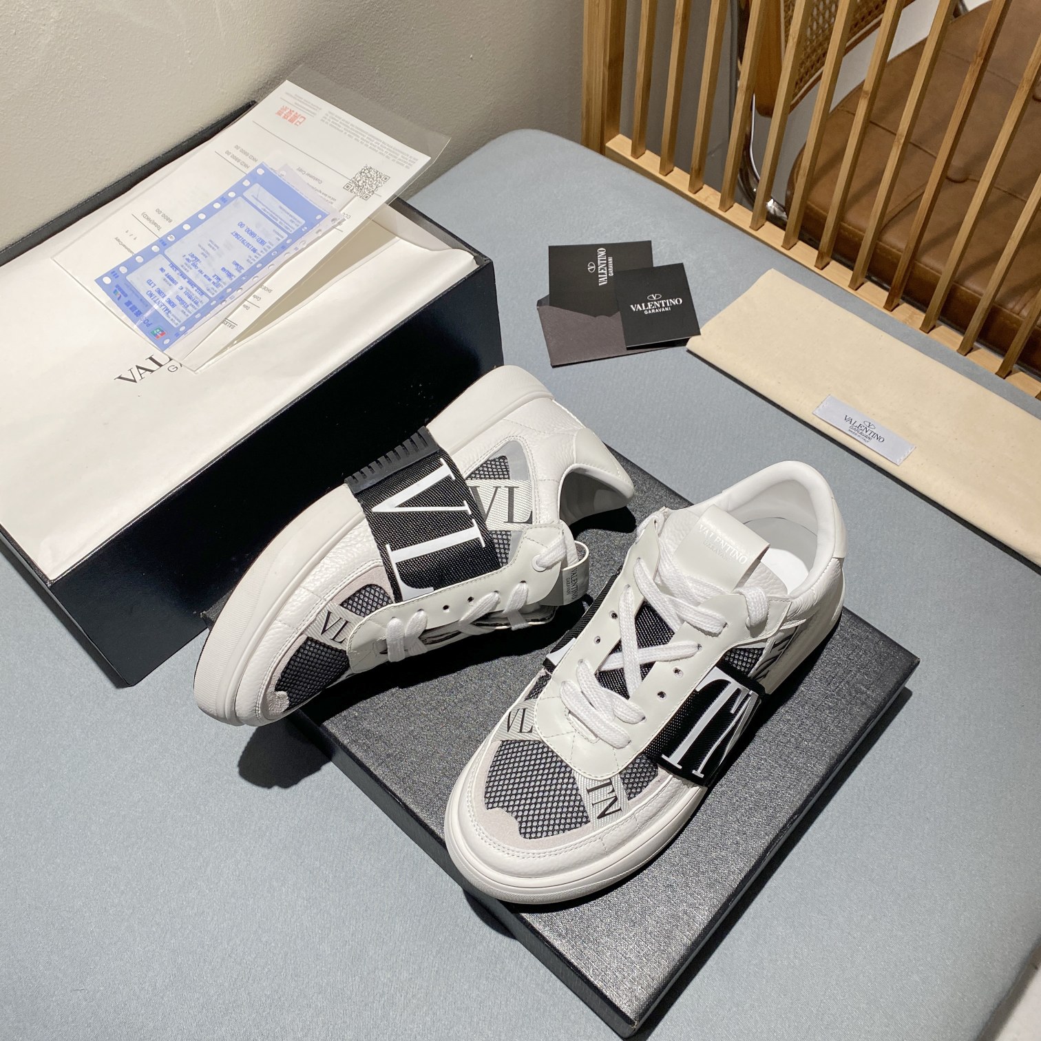 Valentino Vl7N Low-Top Sneaker In Calfskin And Mesh Fabric With Bands Black