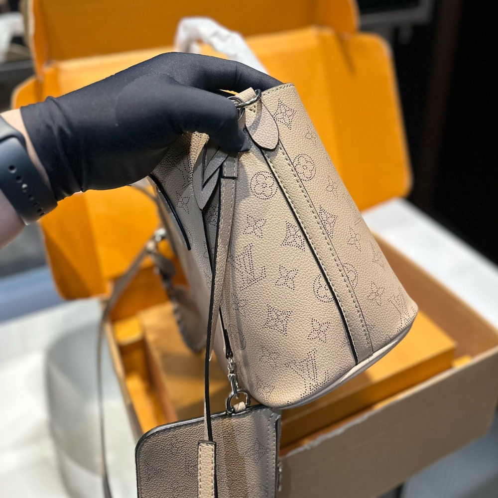 Louis Vuitton Blossom Mahina Calfskin Bag Beige 21Cm