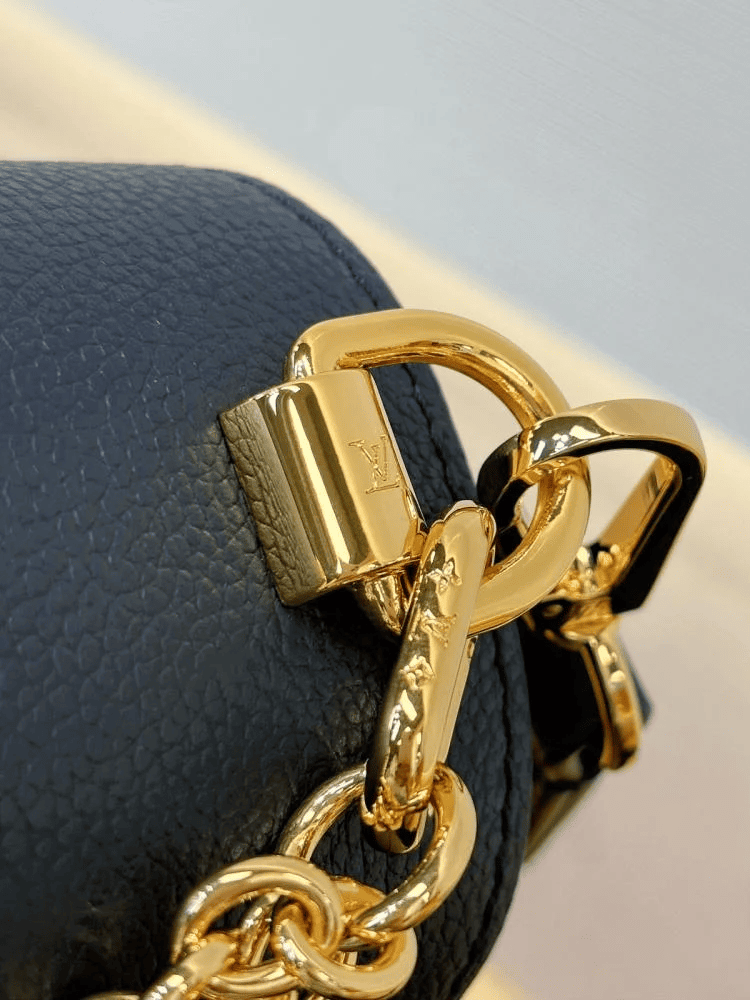 Louis Vuitton Twist MM Slim Medium Navy Taurillon Leather Shoulder Bag 23cm/9.1in M14342