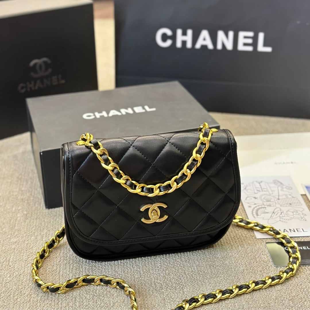 Chanel Crossbody Bag Leather And Gold Tone Metal Black 23Cm As4845 B16235 94305