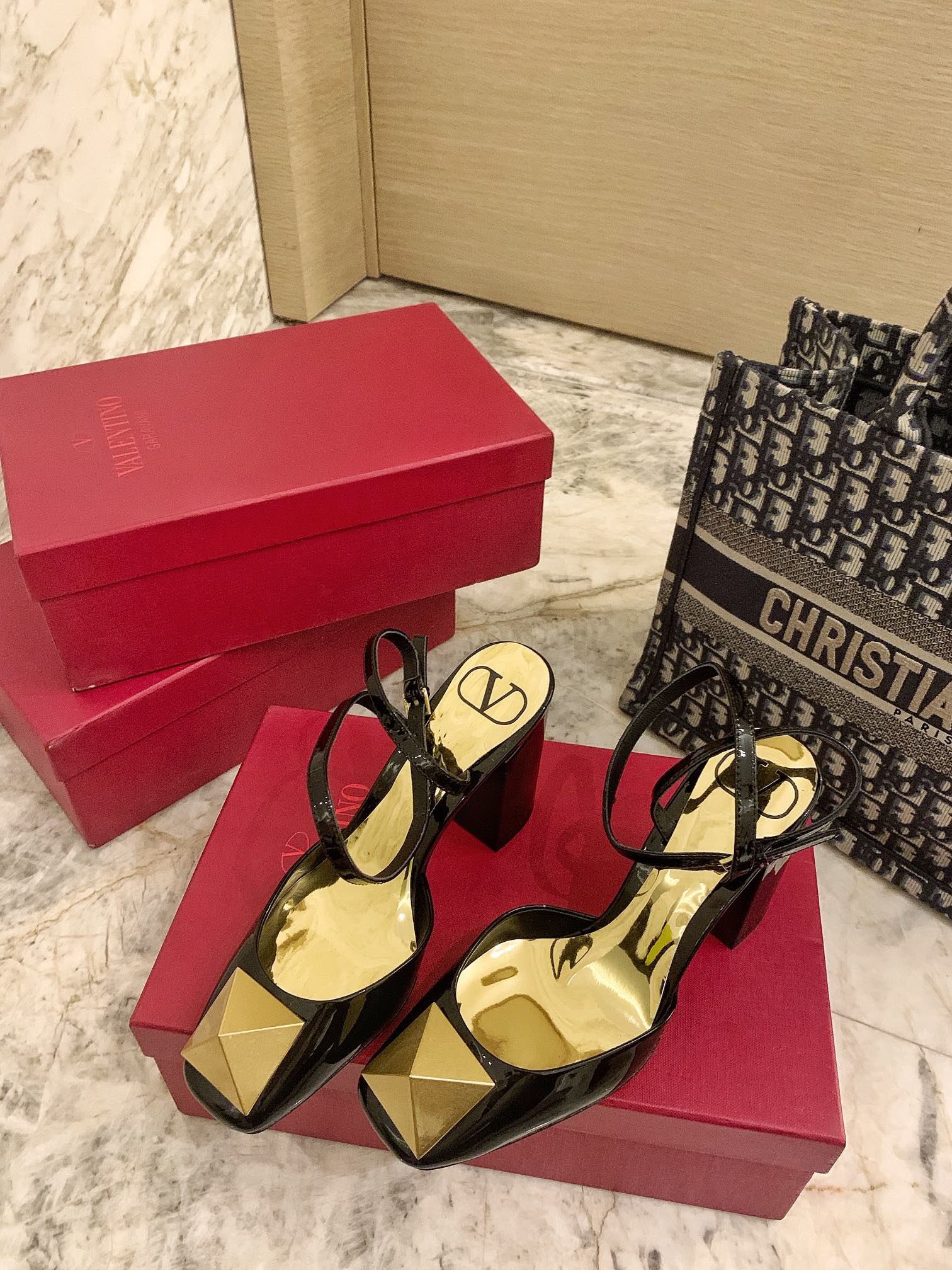 Valentino One Stud Pump In Patent Leather 90Mm Black Xw2S0Dt4Laf0No