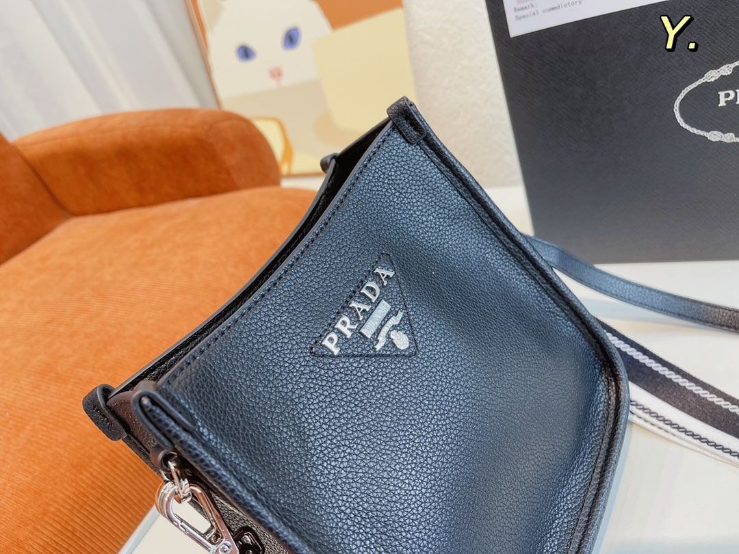 Prada Leather Mini Shoulder Bag Black 20Cm